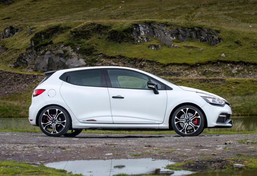  Renault Clio R.S. 220 Trophy 2015 года  (фото 48 из 48)
